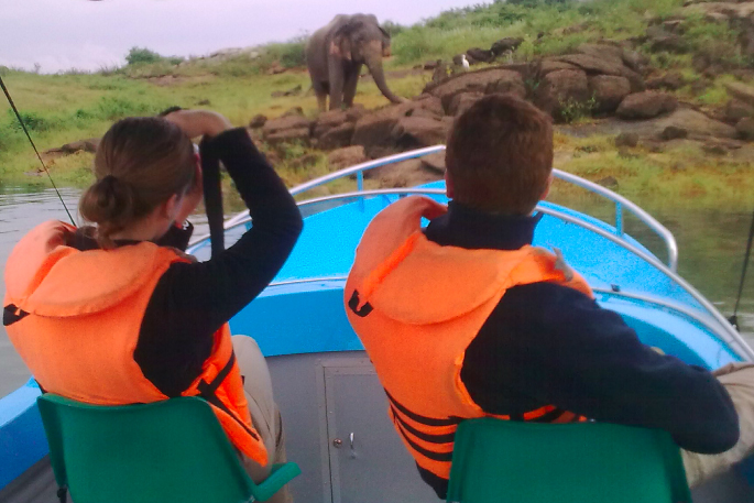 Elephant tours Sri Lanka - Elephant boat safari at Gal oya National Prak