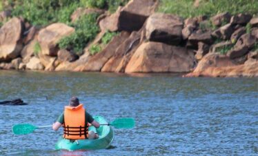 enjoying outdoor recreation on the water at belihuloya adventure camp sri lanka day tours