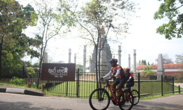Experiencing cycling tour in Colombo suburbia